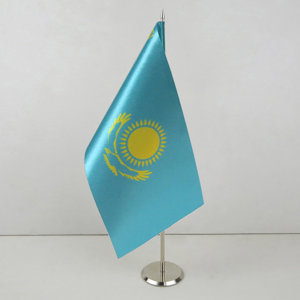 Прапорець Казахстану на металевій підставці